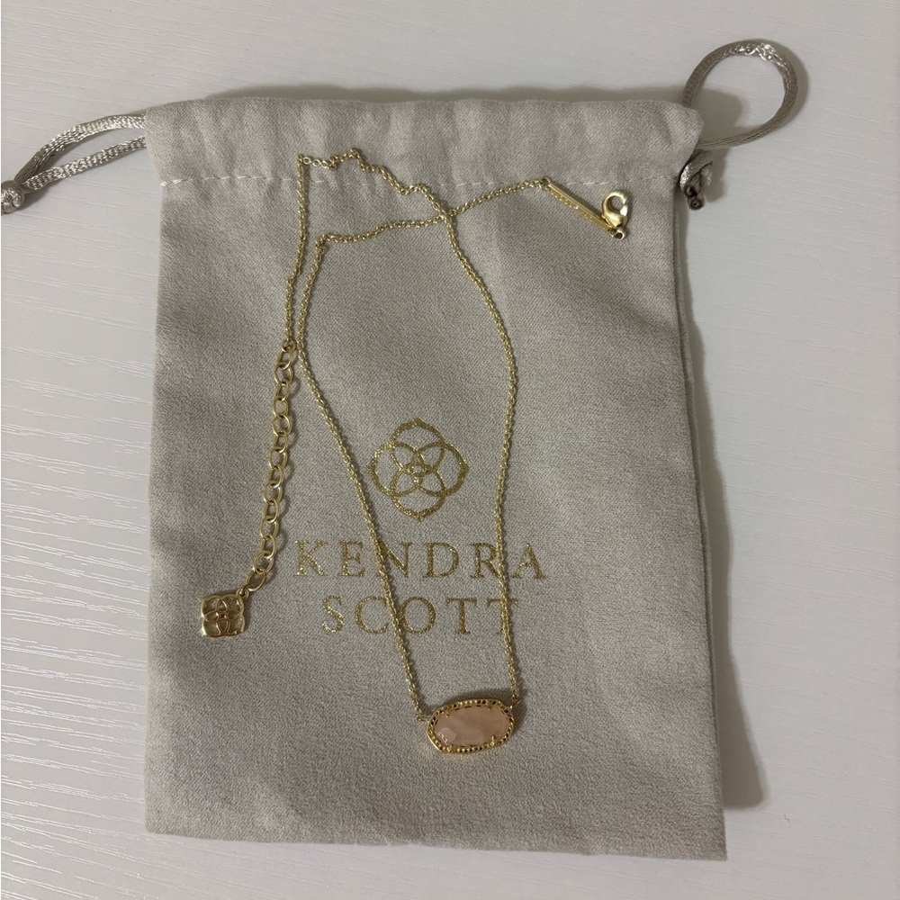 Kendra Scott Elisa Gold Pendant Necklace in Rose Quartz